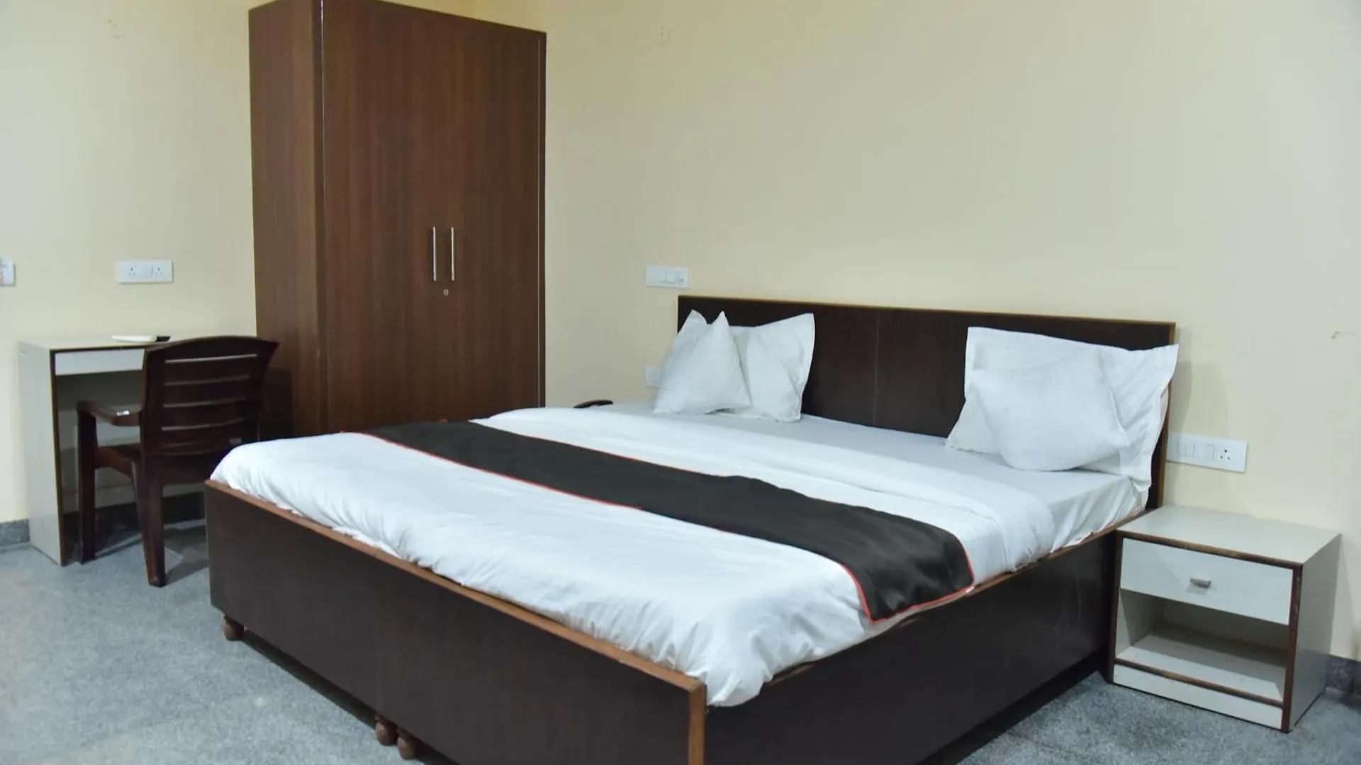 Hotel Wedlock Subhash Chowk Gurgaon 3*,  Índia