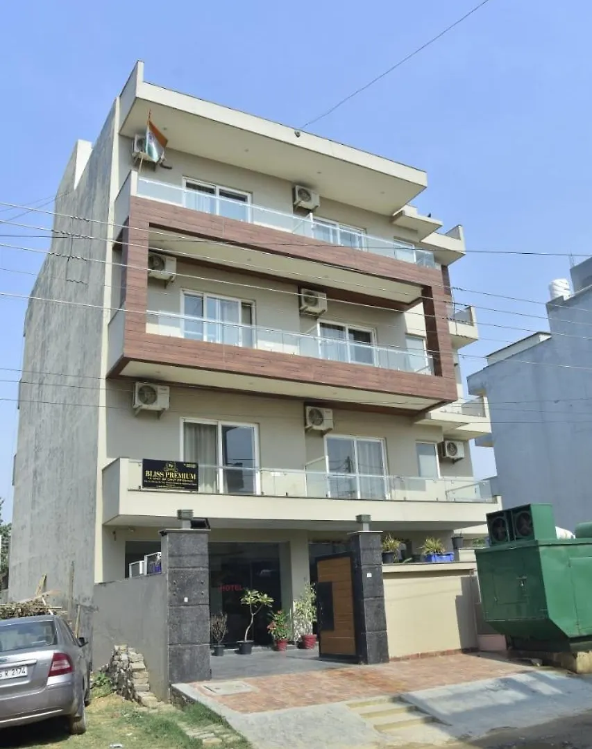 Hotel Wedlock Subhash Chowk Gurgaon